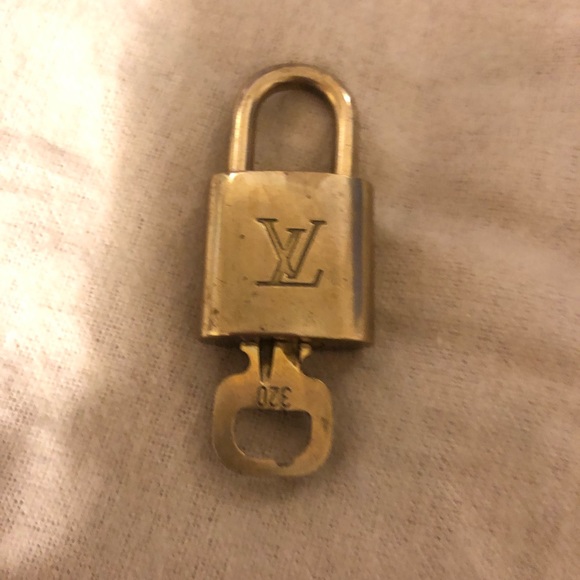 Louis Vuitton Lock - Picture 4 of 5